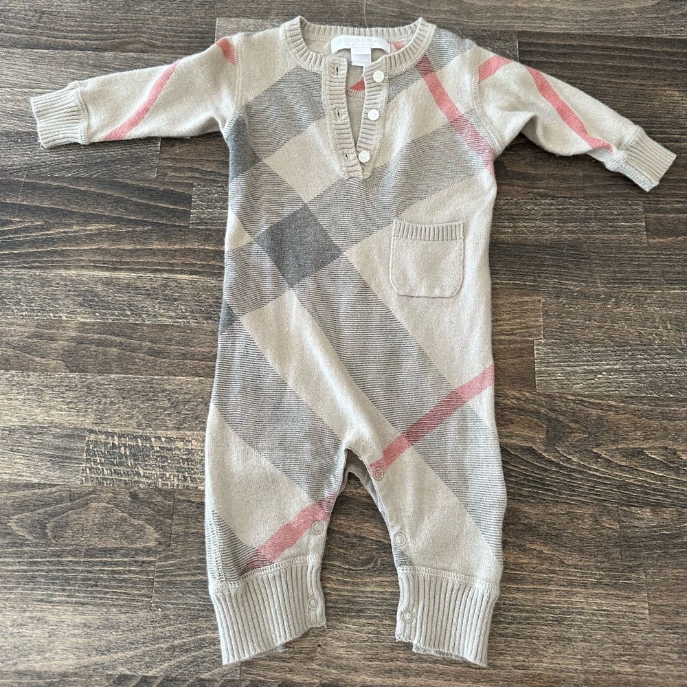 Burberry baby outfit